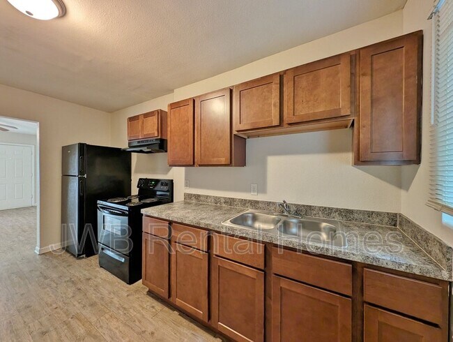Foto del edificio - 1057 Glencarin St
