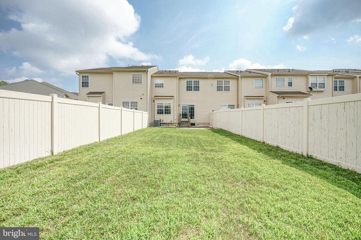 105 Glacier Dr, Berlin, NJ 08009 Townhome Rentals in Berlin NJ