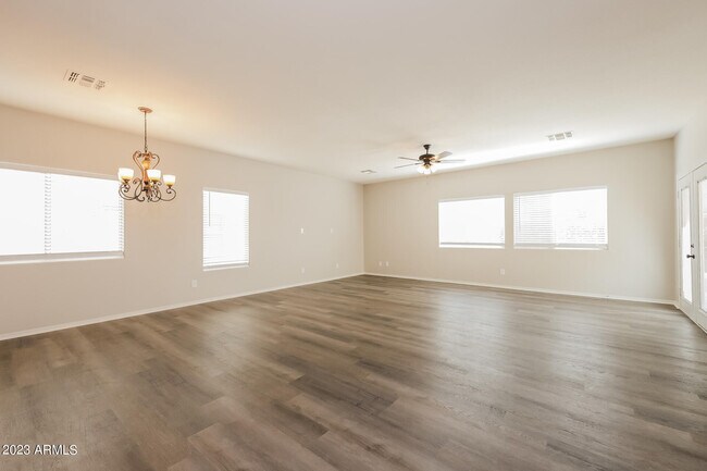 Foto del edificio - 13263 W Crocus Dr