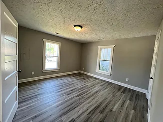 Building Photo - 1441 Highlawn Ave