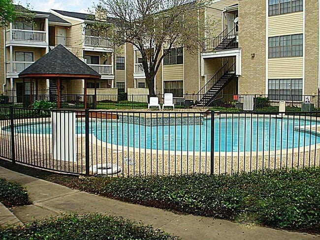 Building Photo - 2750 Holly Hall St