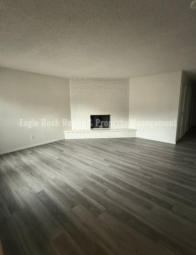 Building Photo - 4627 S 72nd East Pl