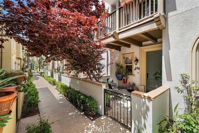 Building Photo - 596 S Casita St