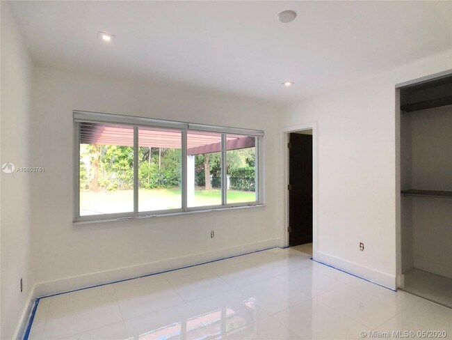 Building Photo - 4733 Santa Maria St