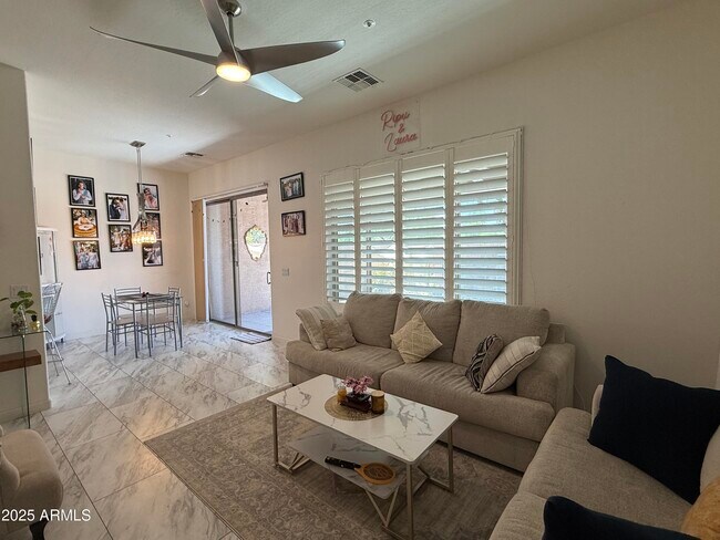 Foto del edificio - 1387 W Marlin Dr
