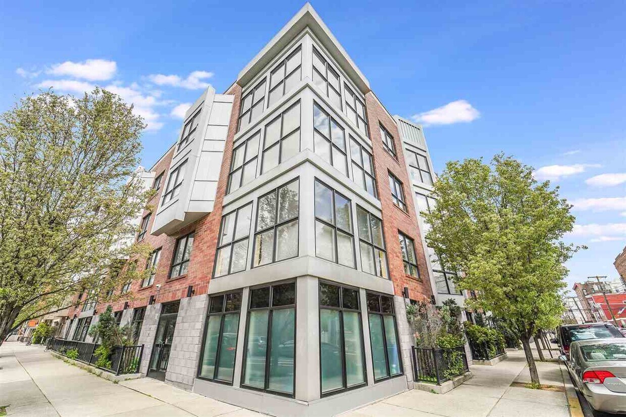 Primary Photo - 636 5th St