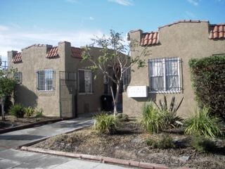 Foto principal - 1221 W 62nd St