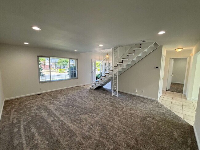 Building Photo - 475 Monti Cir