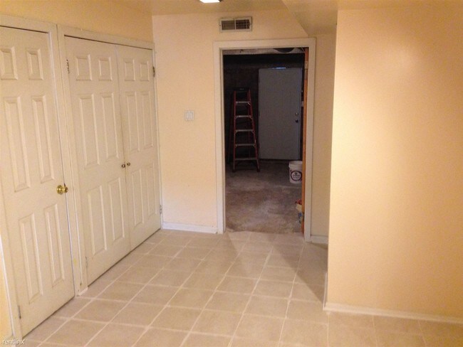 Building Photo - 2815 S Sheridan St