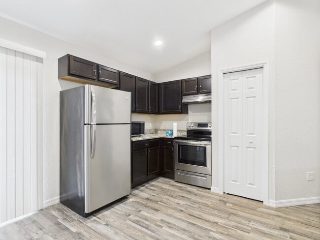 Building Photo - Modern 3/2 Home for Rent in Ocala – Move-I...