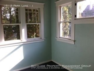 Building Photo - Craftsman Style One Bedroom Apartment