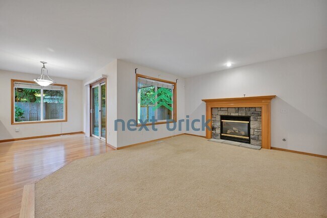 Foto del edificio - Spacious 4-Bedroom Retreat in Bothell with 2.5 Baths and 2454 Sq Ft of Comfort!