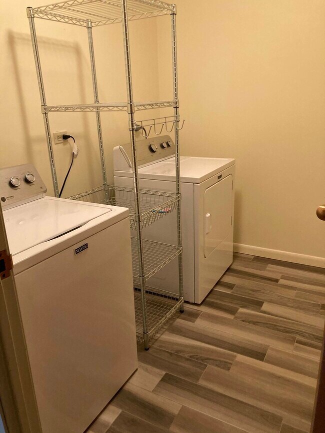 9078 W Heathwood Dr Unit 1K, Niles, IL 60714 Condo for Rent in Niles