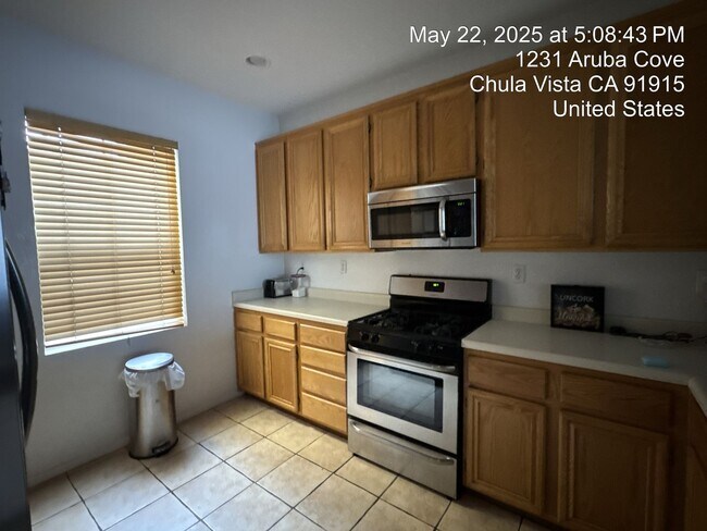 Foto del edificio - FOR RENT – Modern Townhome in Eastlake