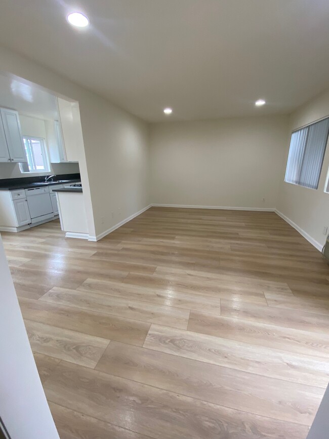 Building Photo - Lindley Garden Apartments