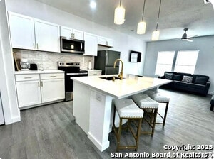 Foto del edificio - 829 Kayton Ave