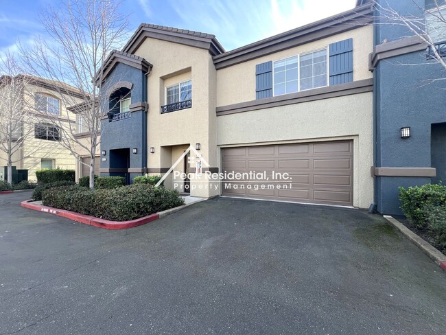 Foto del edificio - Spacious 3bd/3ba North Natomas Townhouse