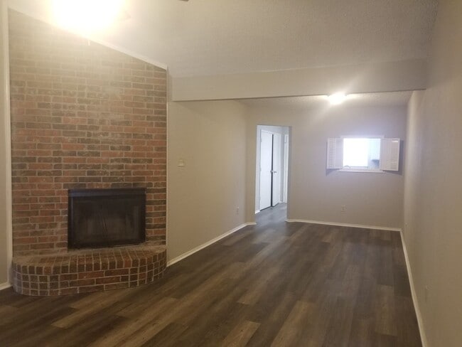 Building Photo - 605 Lost Springs Ct
