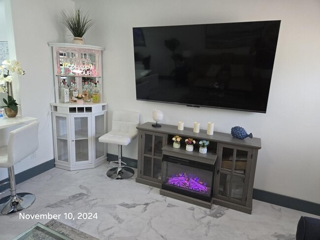 Building Photo - 2909 Middle River Dr