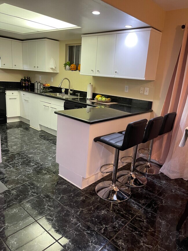 Foto del edificio - 1660 W 146th St