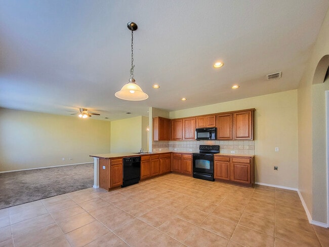Building Photo - Huge Forney home 3/2/2