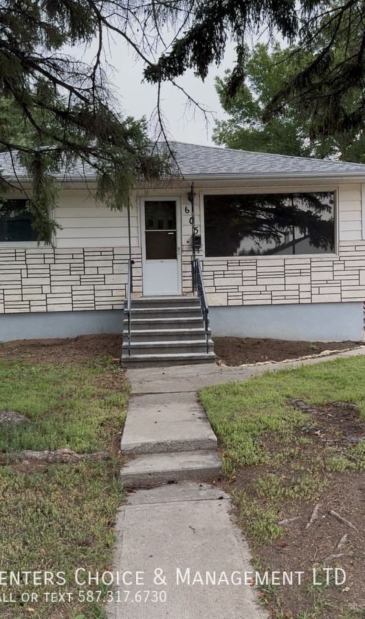 Building Photo - 605-611 11 St N