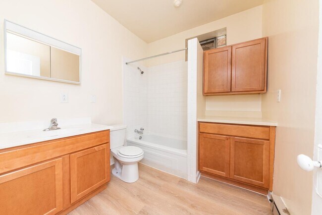 Building Photo - 0 bedroom in Chicago IL 60614