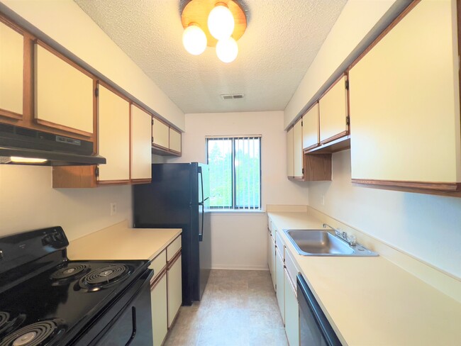 2BD 2BA - Cocina - Sandhurst Apartments