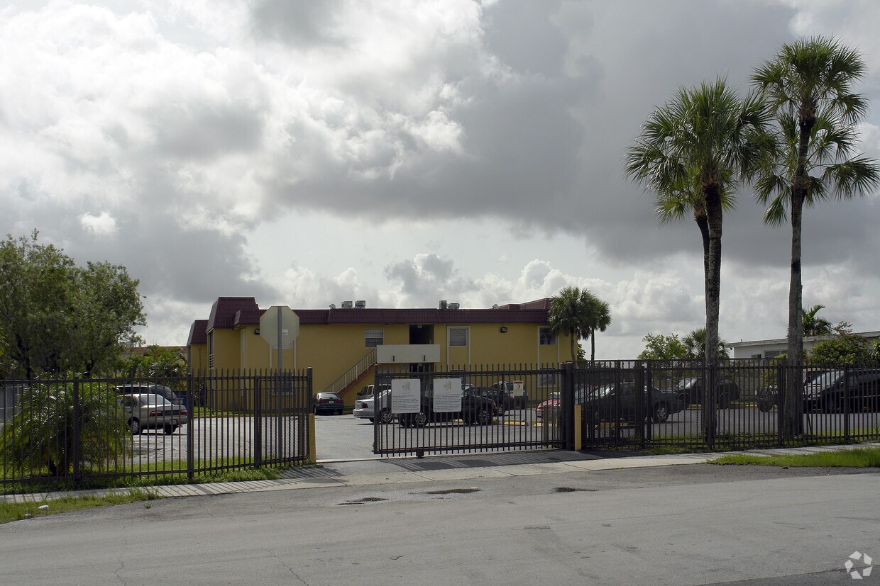 Town Park - Town Park Apartments