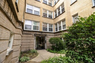 Building Photo - 4750 N Albany Ave