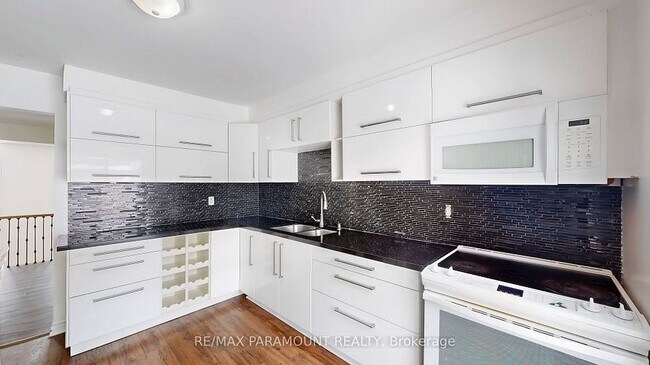 Photo du bâtiment - 7-443 Manse Rd