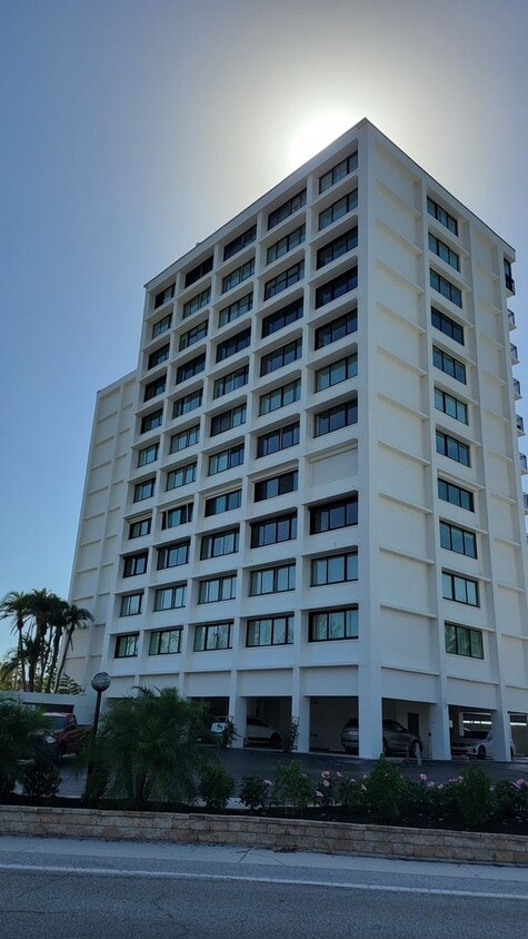 Annual turnkey furnished 2/2 condo on Sie... - Annual turnkey furnished  2/2 condo on Sie...