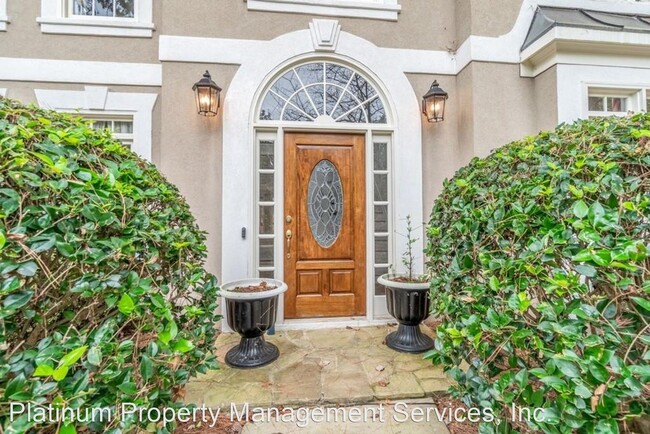 Building Photo - 5 br, 3 bath House - 1602 Greenview Court