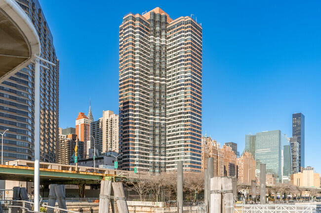 Building Photo - Horizon Condominium