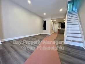 Building Photo - 5143 Ludlow St
