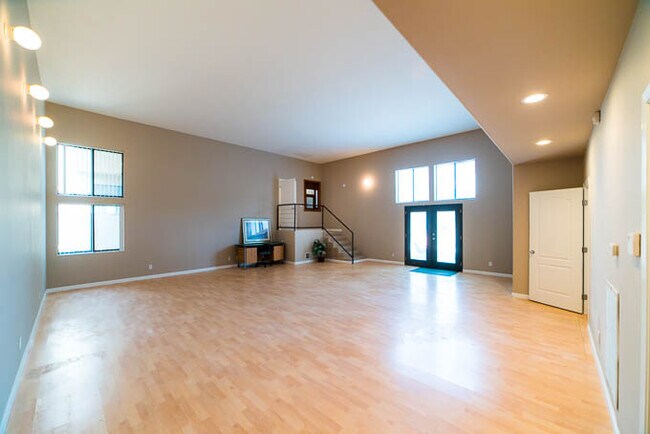 Building Photo - 3017 La Costa Ave