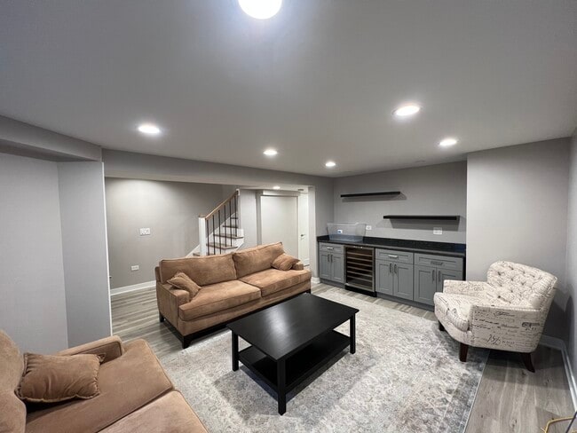 Building Photo - 3608 W Diversey Ave