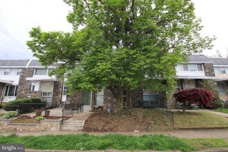 Building Photo - 2734 W Country Club Rd