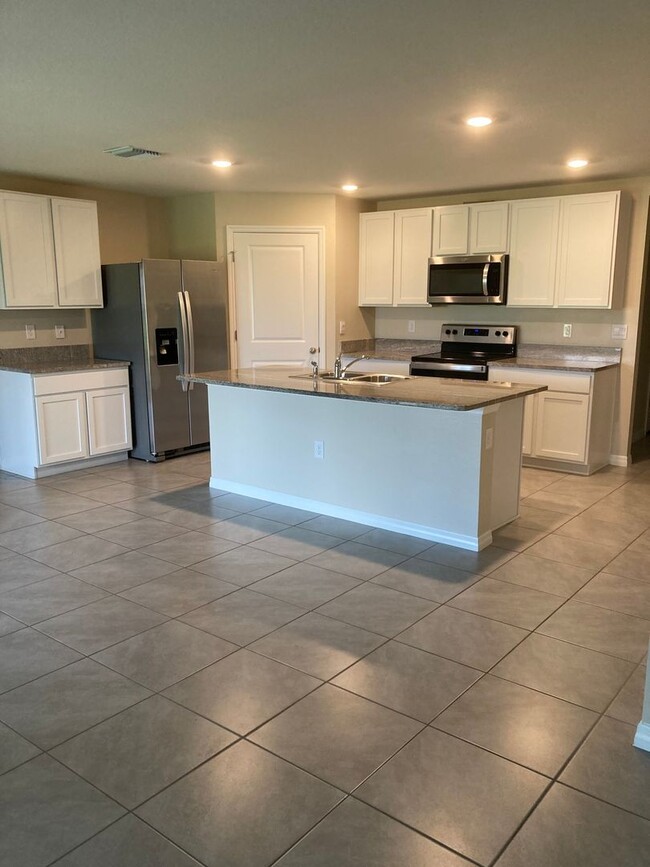 Building Photo - 8626 Triumph Cir