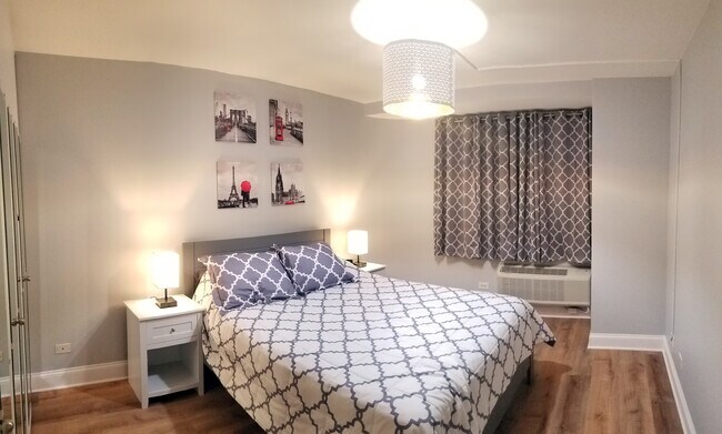 Bedroom with Closet Organizer - 211 E Ohio St