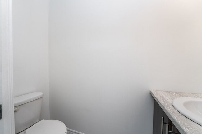 Building Photo - 518 Boul du Plateau