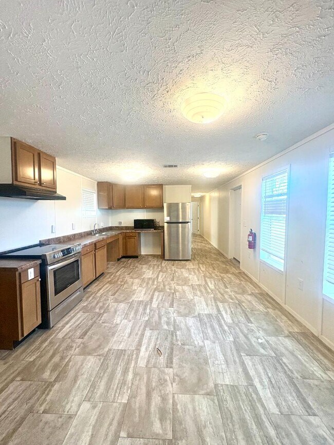 Building Photo - 150 Private Road 1610
