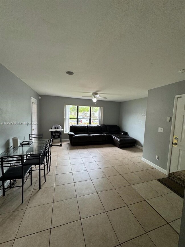 Foto del edificio - 3990 NW 87th Ave