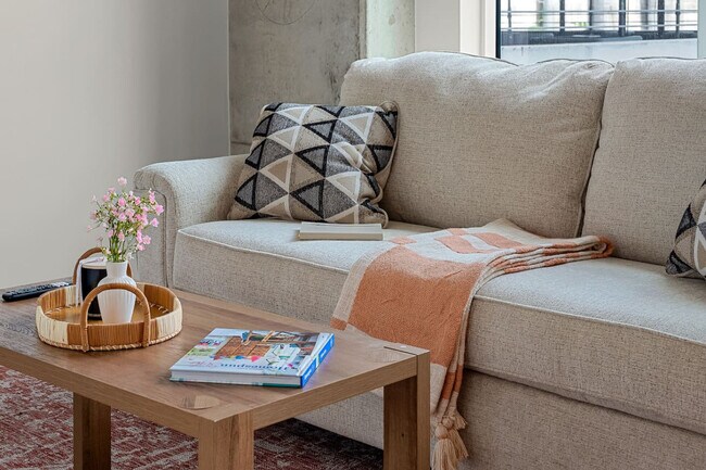 Building Photo - 617 N 12th St