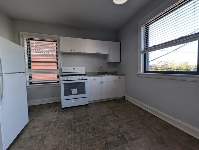 Building Photo - 2344 W School St