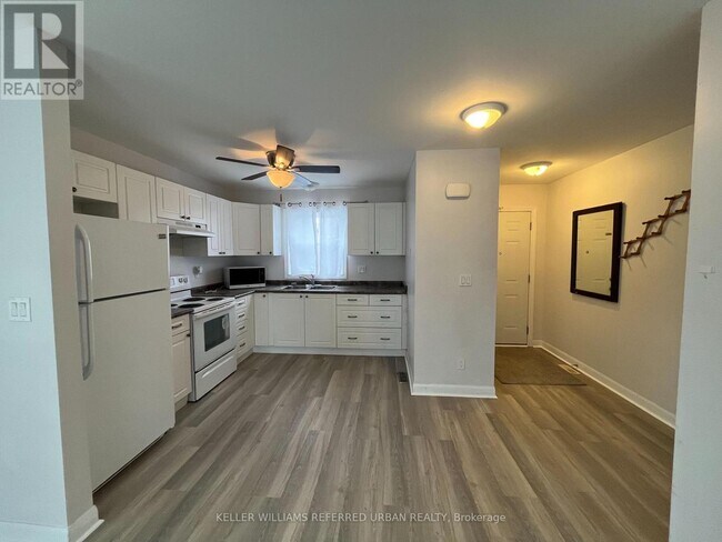 Building Photo - 46 Sanford St