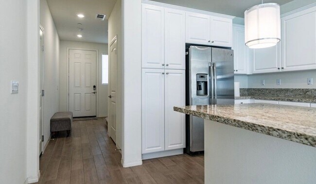 Foto del edificio - Beautiful 3-Bedroom, 2.5-Bathroom Home for...