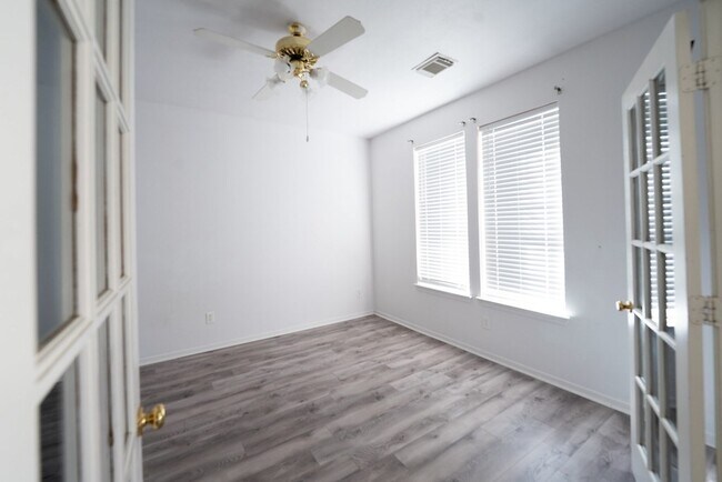 Foto del edificio - 1809 Oakland Cir