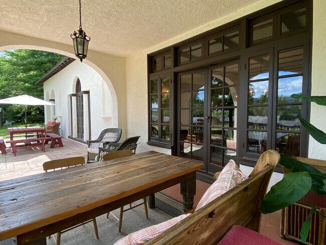 Foto del edificio - 4799 Lake Shore Dr