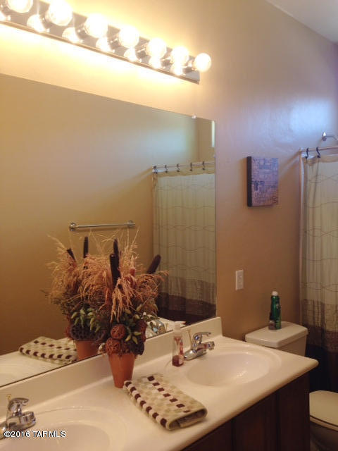 Foto del edificio - 12694 N Maize Dr